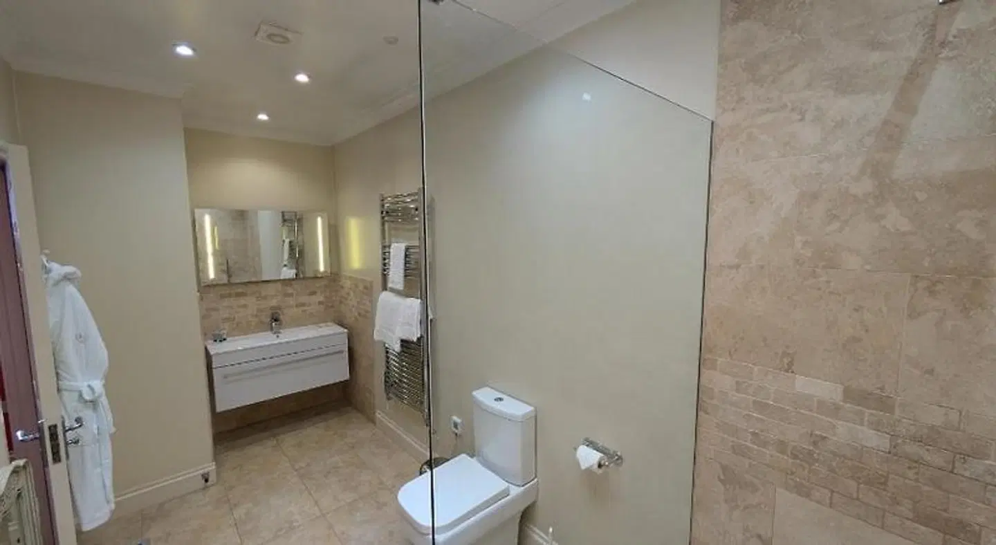 The Buccleuch and Queensberry Arms Hotel Badezimmer