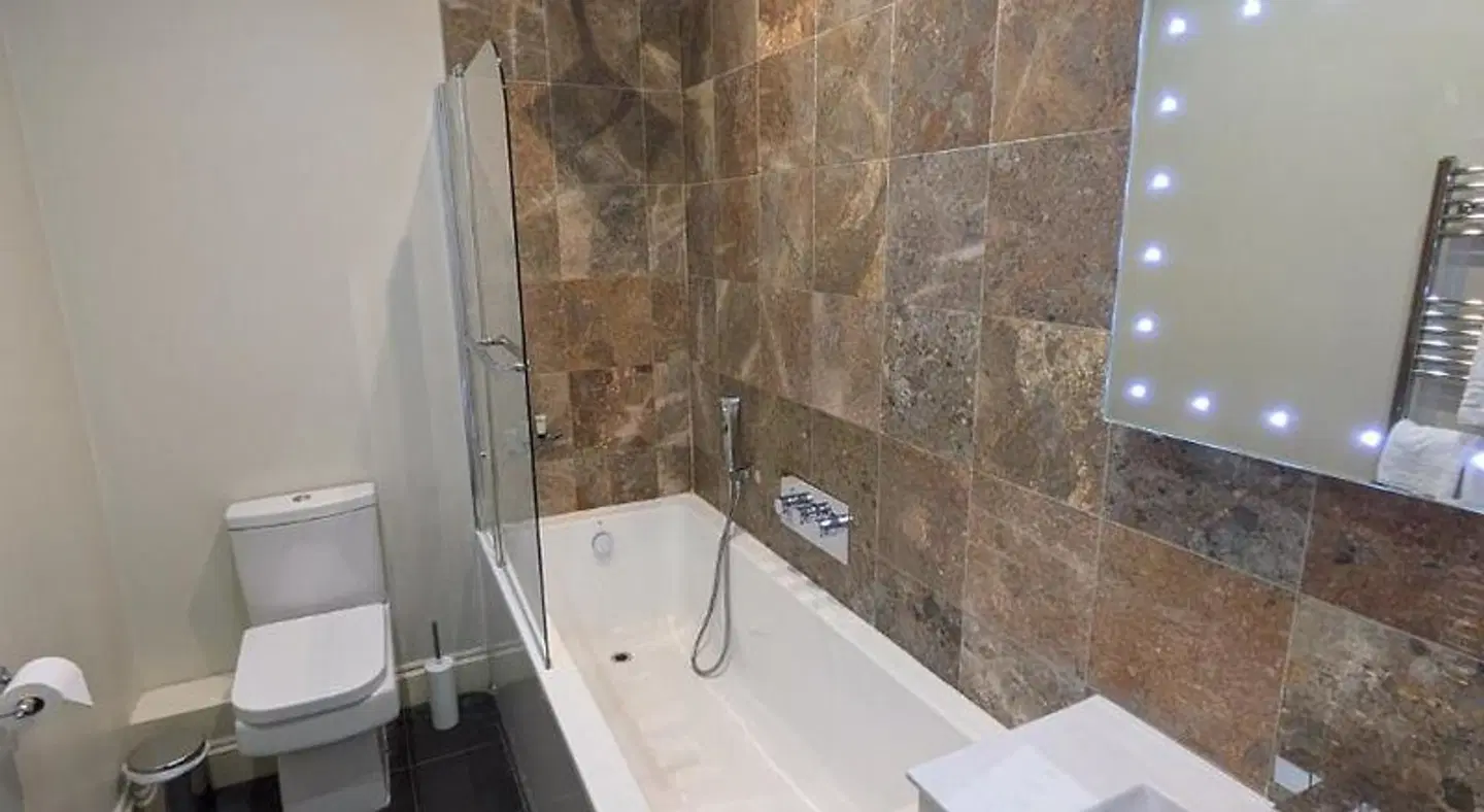 The Buccleuch and Queensberry Arms Hotel Badezimmer