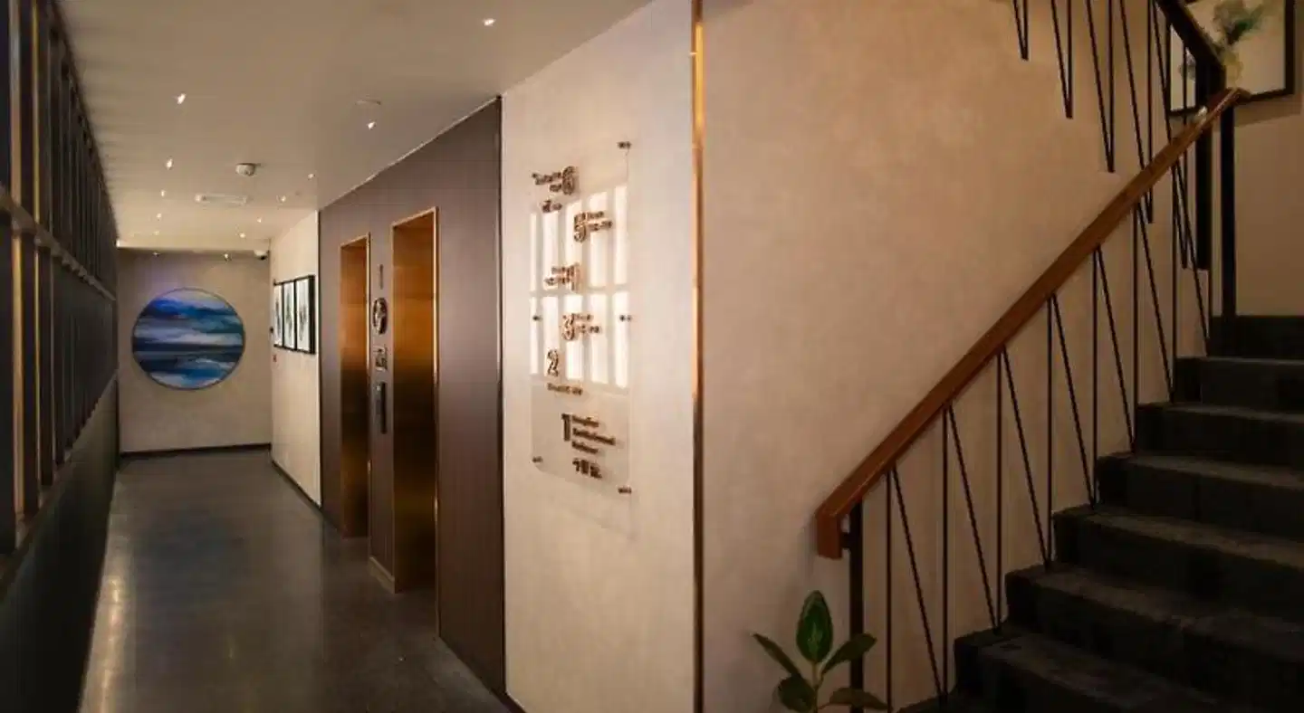 The Gravitique Hotel Khaosan Lobby