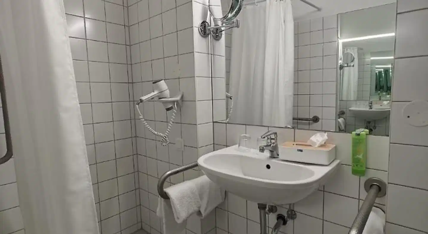 Gartenhotel Altmannsdorf Badezimmer