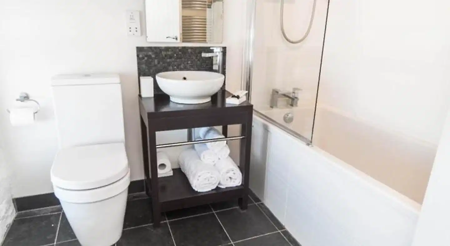 Cape Cornwall Club Badezimmer