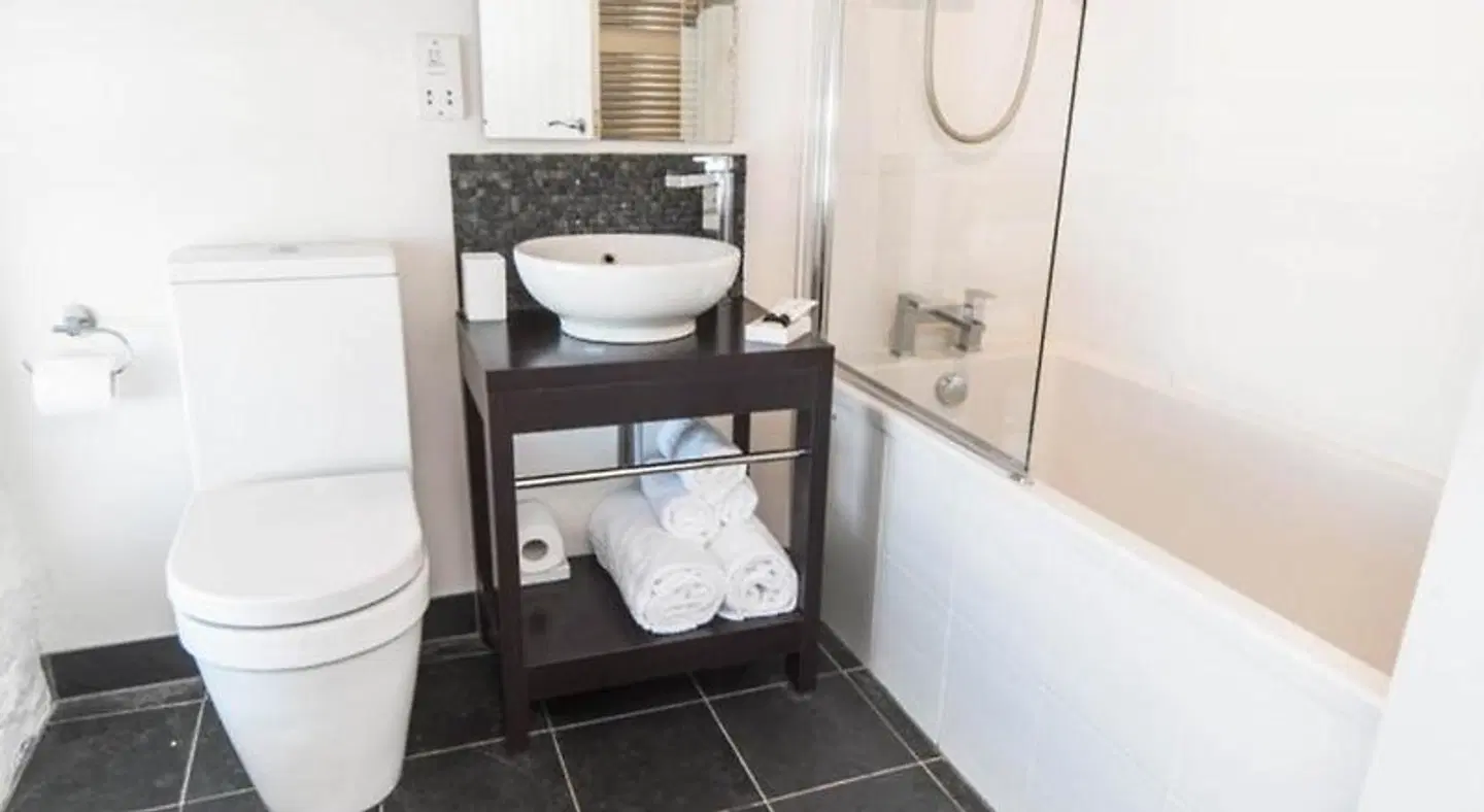 Cape Cornwall Club Badezimmer