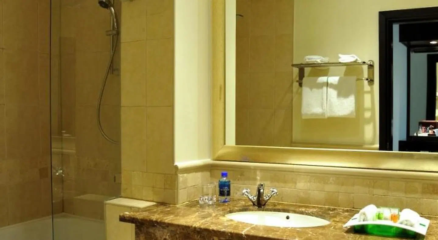 Holiday Inn Sandton Badezimmer