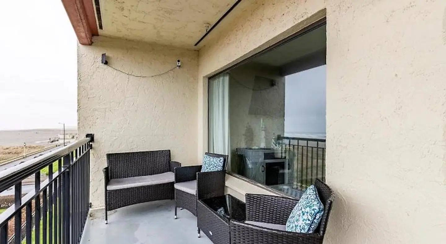 Seaside Beach Club Condo's LOUNGE_LOBBY