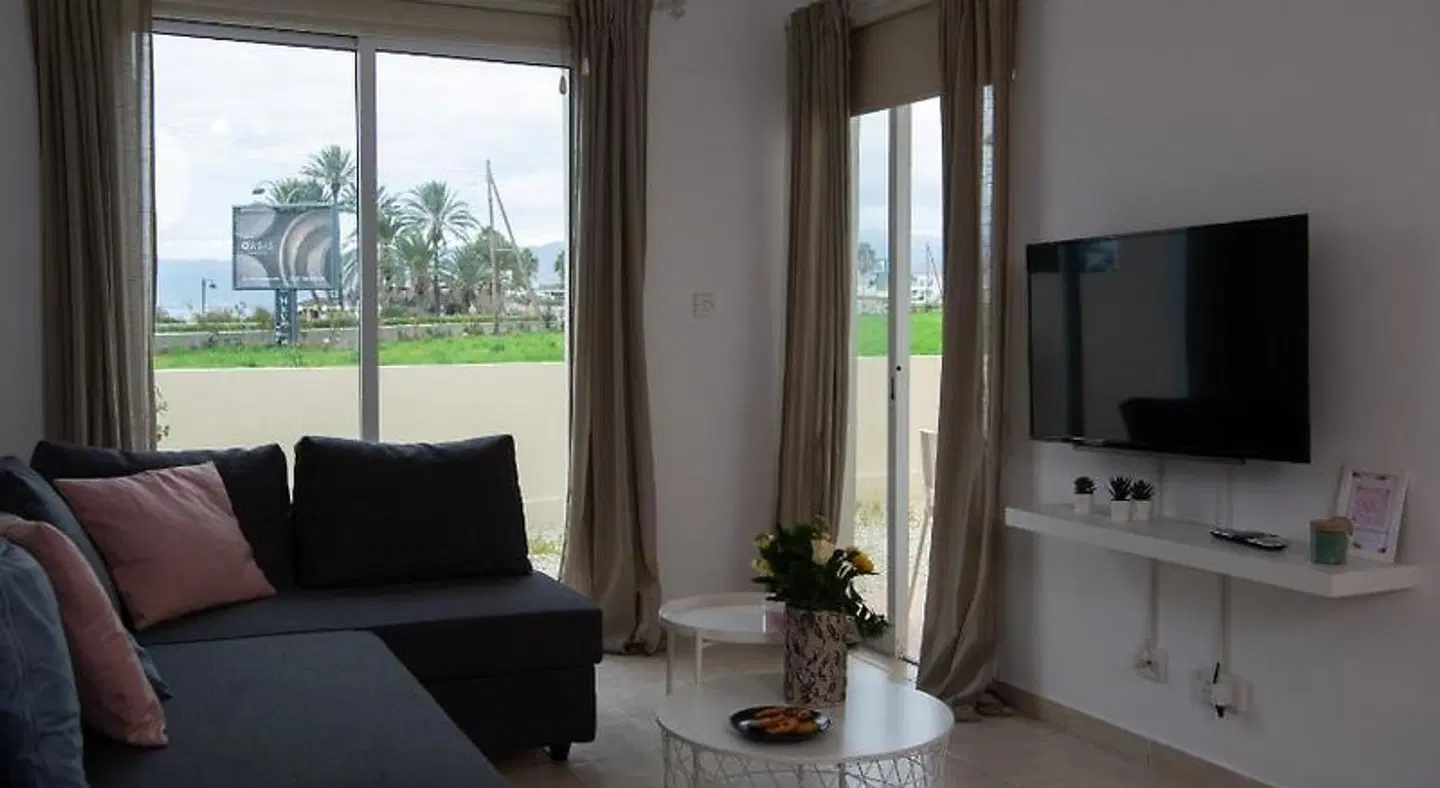 G&E Beach Apartments ROOM_EXAMPLE