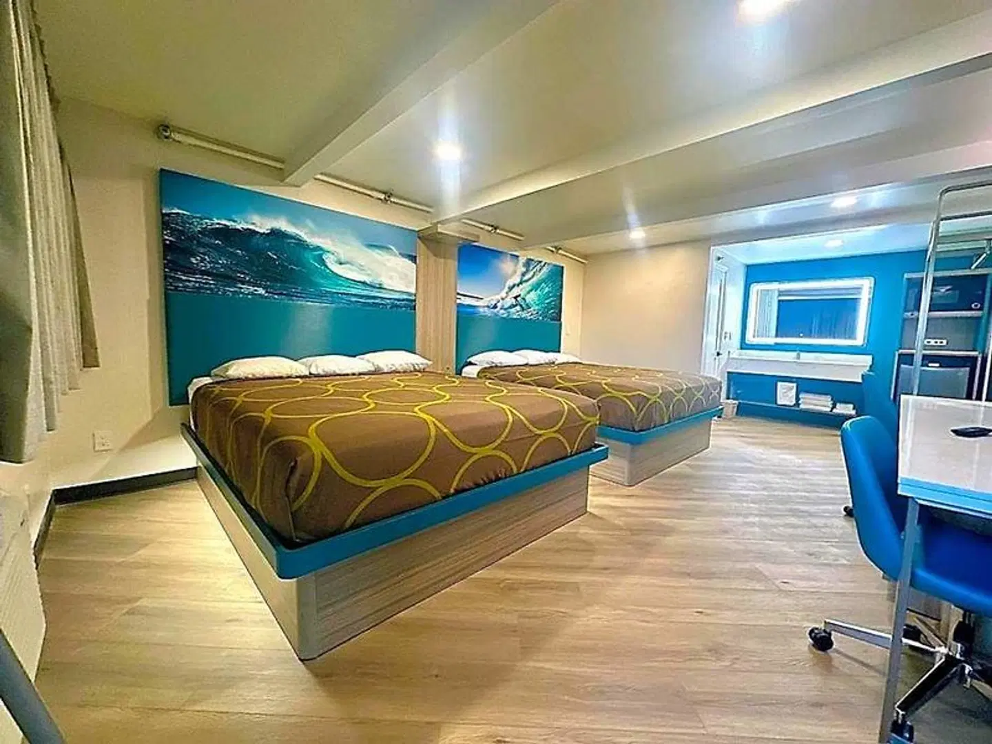 Super 8 by Wyndham Costa Mesa/Newport Beach Area ROOM_EXAMPLE