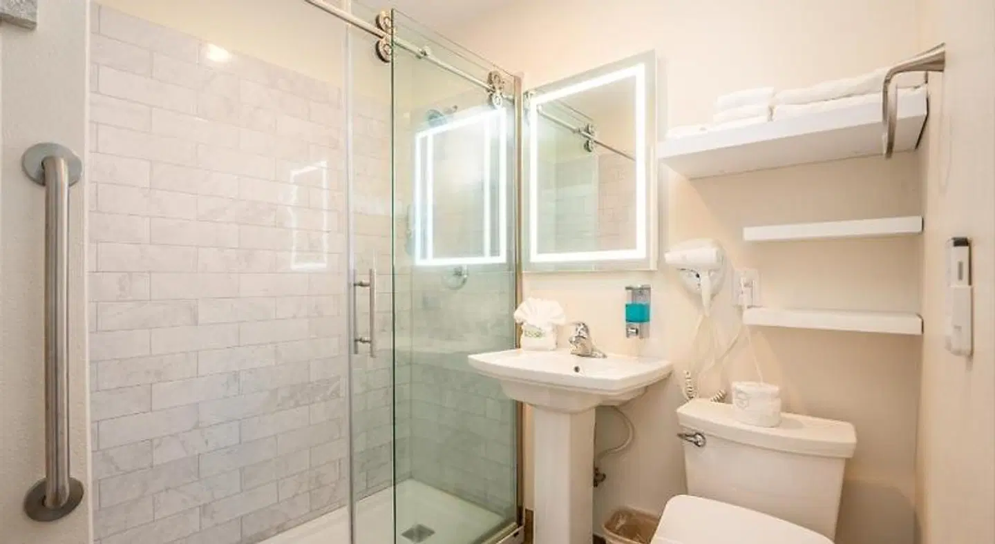 Sailor Jack Oceanfront Motel Badezimmer