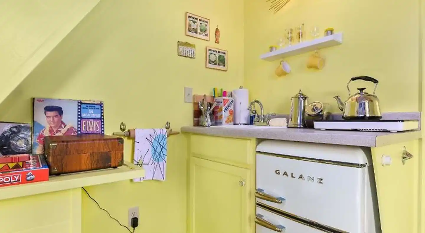 Tiny Digs-Hotel of Tiny Houses Lobby