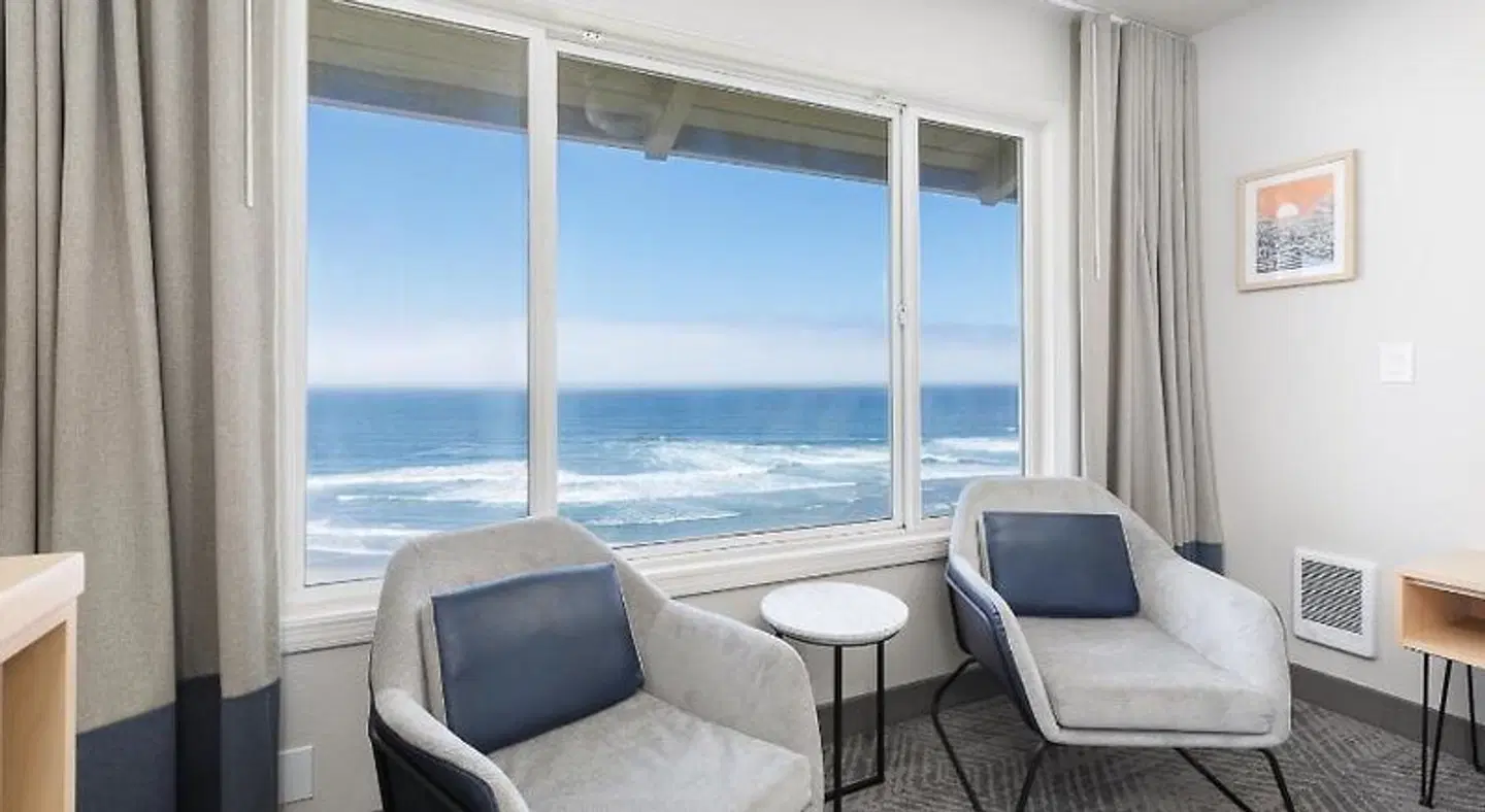 Surfland Hotel Bar