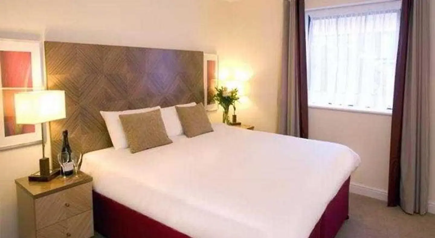 PREMIER SUITES Bristol Redcliffe ROOM_EXAMPLE