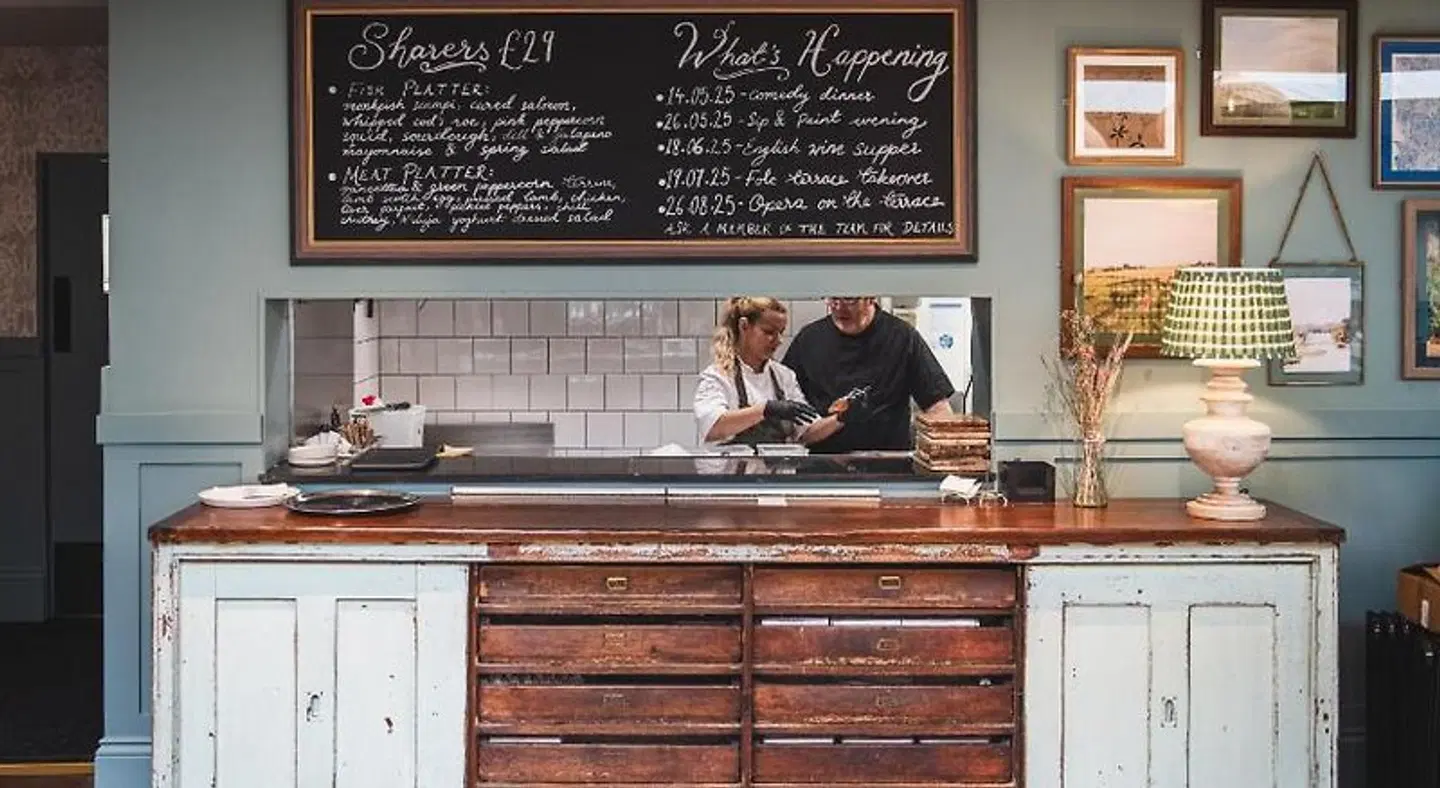 Bel & The Dragon Odiham LOUNGE_LOBBY