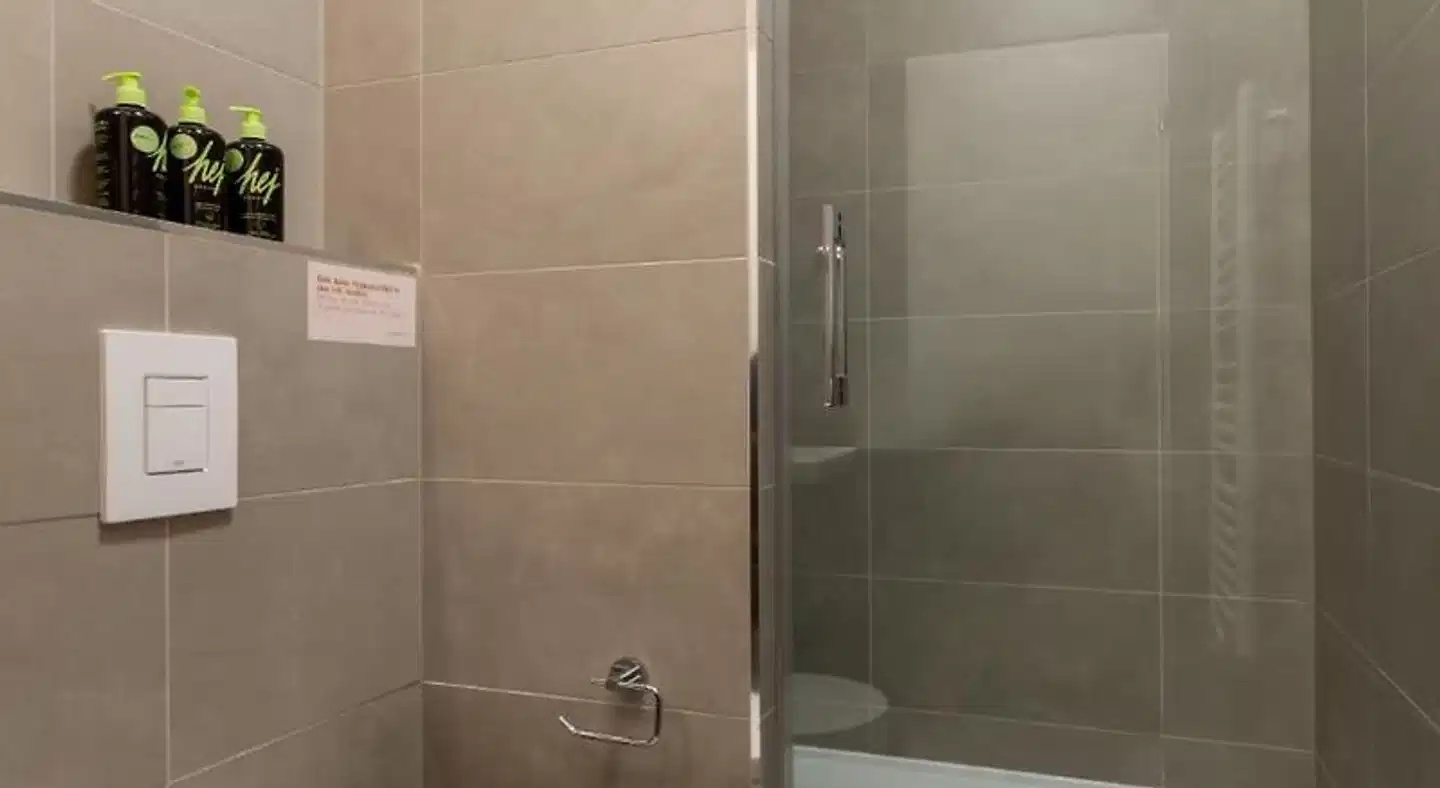 limehome Berlin Luise-Henriette-Str. Badezimmer