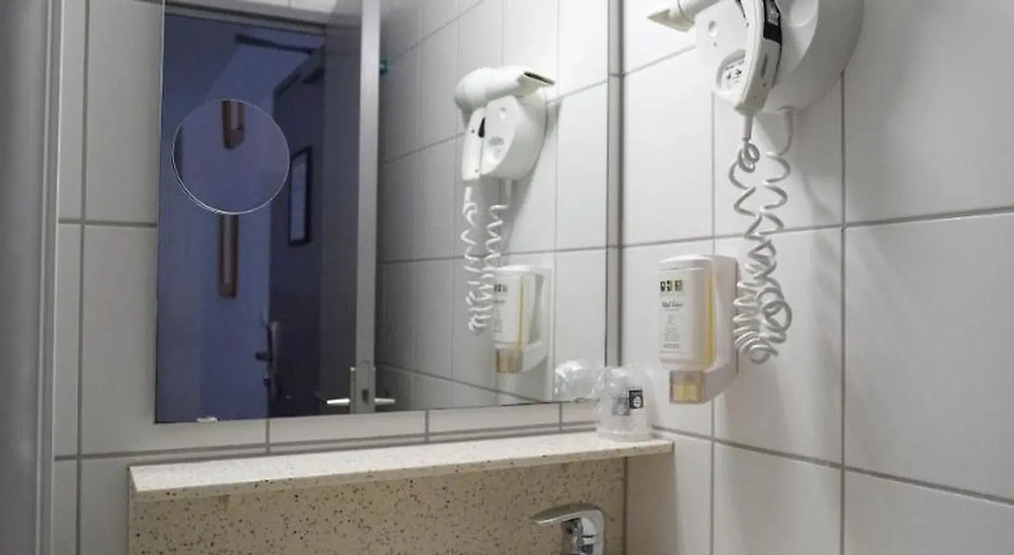 Comfort Hotel Strasbourg - Montagne Verte Badezimmer
