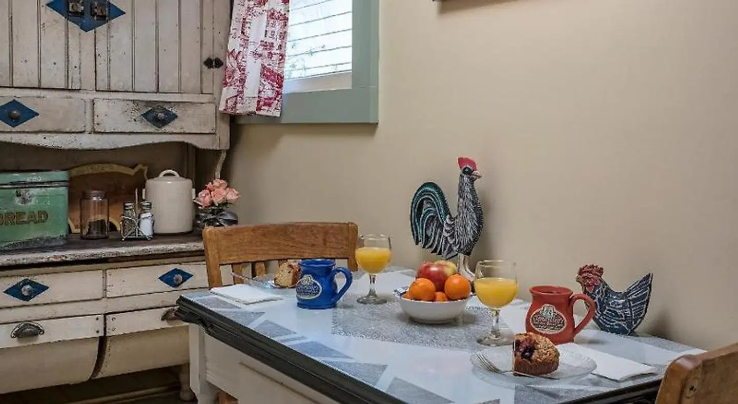Clementine's Bed & Breakfast ROOM_EXAMPLE