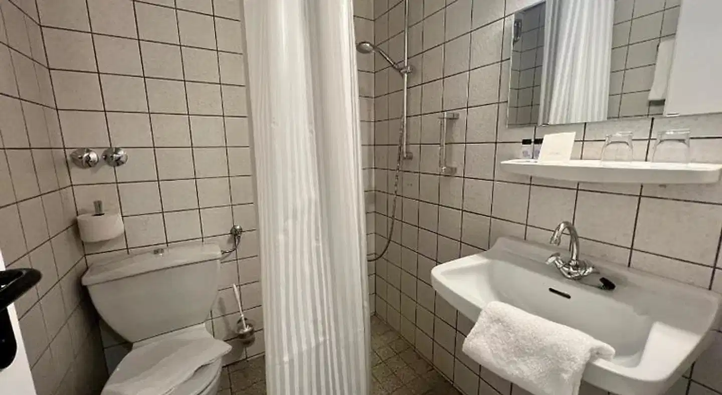 Kloster Steinfeld Gästehaus Badezimmer