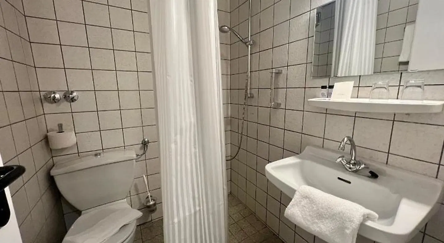 Kloster Steinfeld Gästehaus Badezimmer