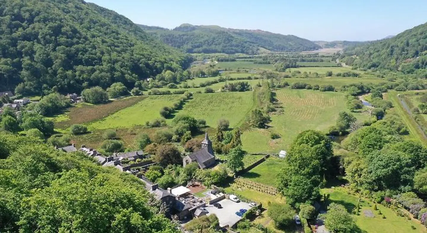 The Grapes Hotel LANDSCAPE