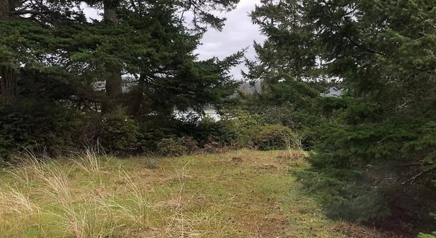 Landmark Inn LANDSCAPE