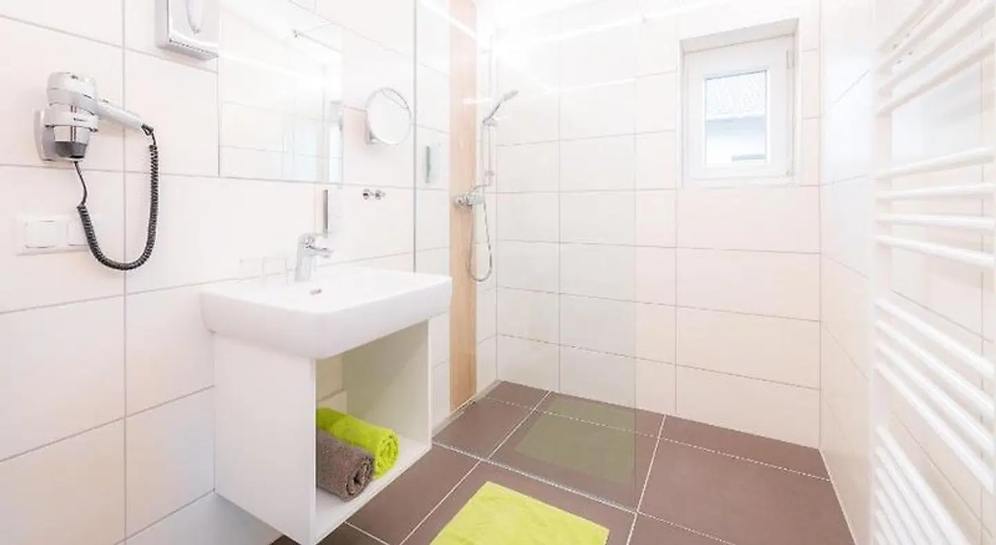 Golf-Tennis-Wellnesshotel Mori Badezimmer