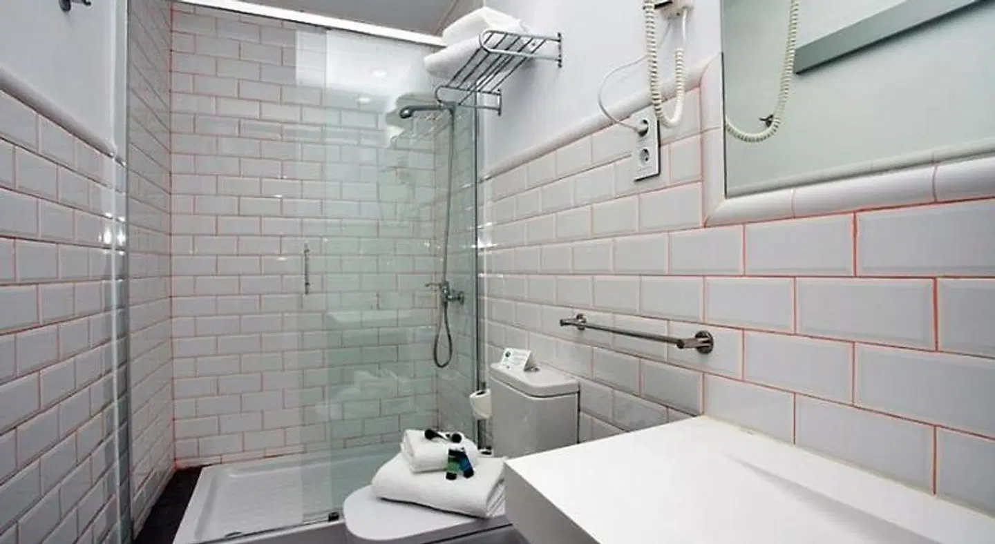 Casual Madrid del Teatro Badezimmer