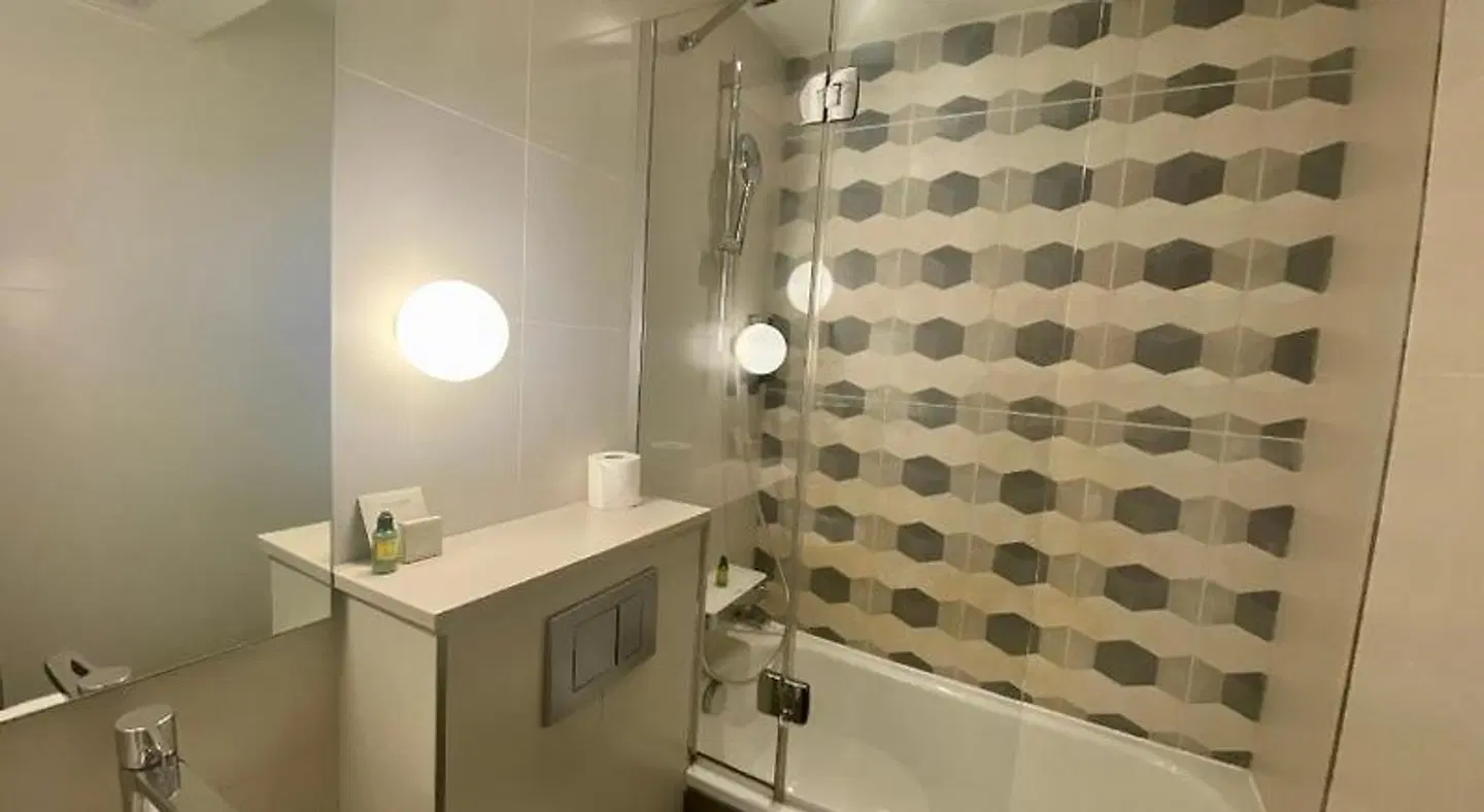 Yllen Eiffel Badezimmer