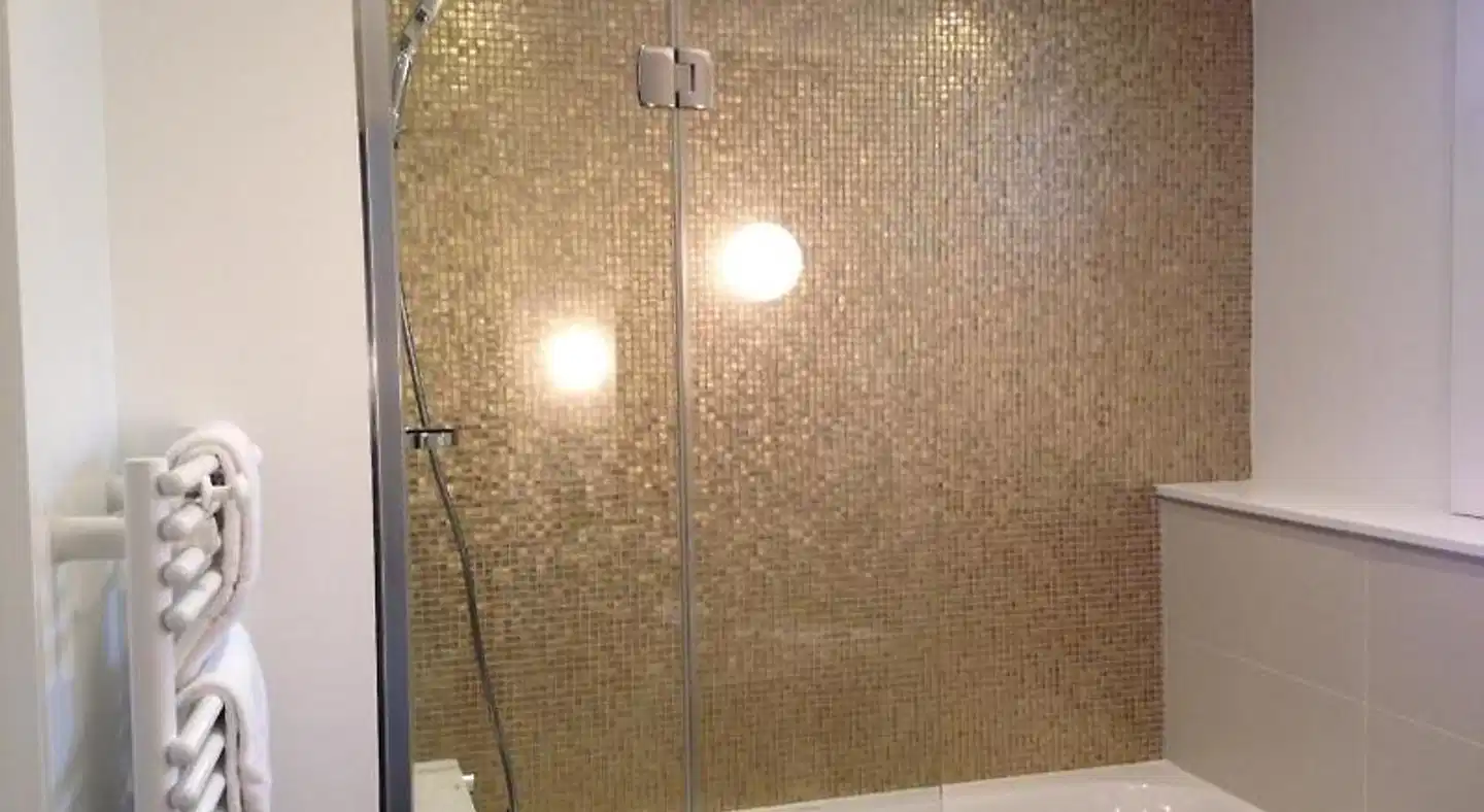 Yllen Eiffel Badezimmer