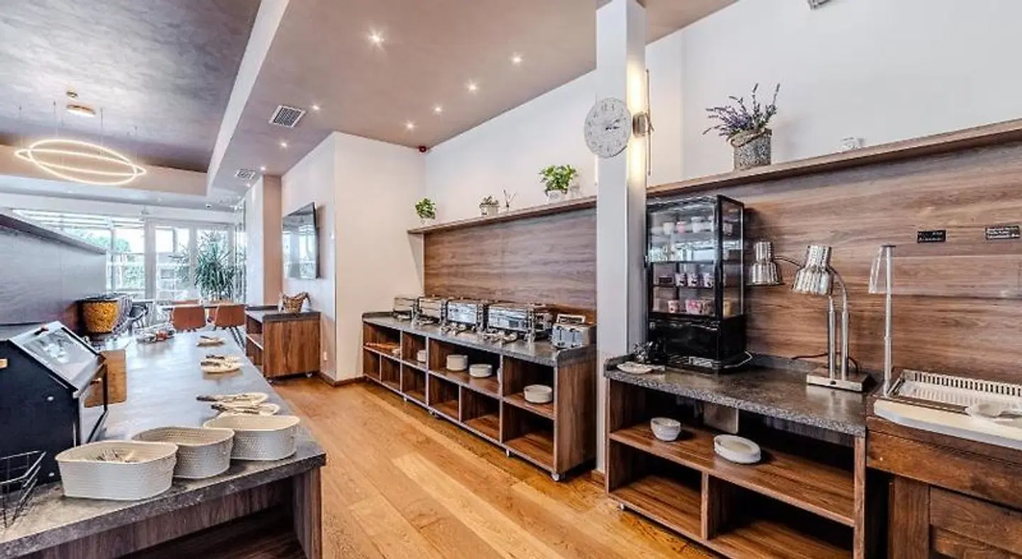 Aura Restaurant