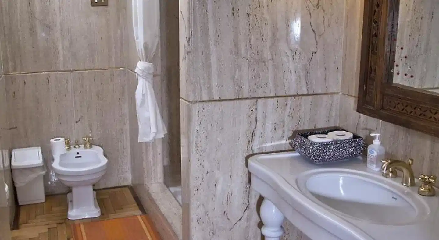 Vatican Suites Happy Holidays Badezimmer