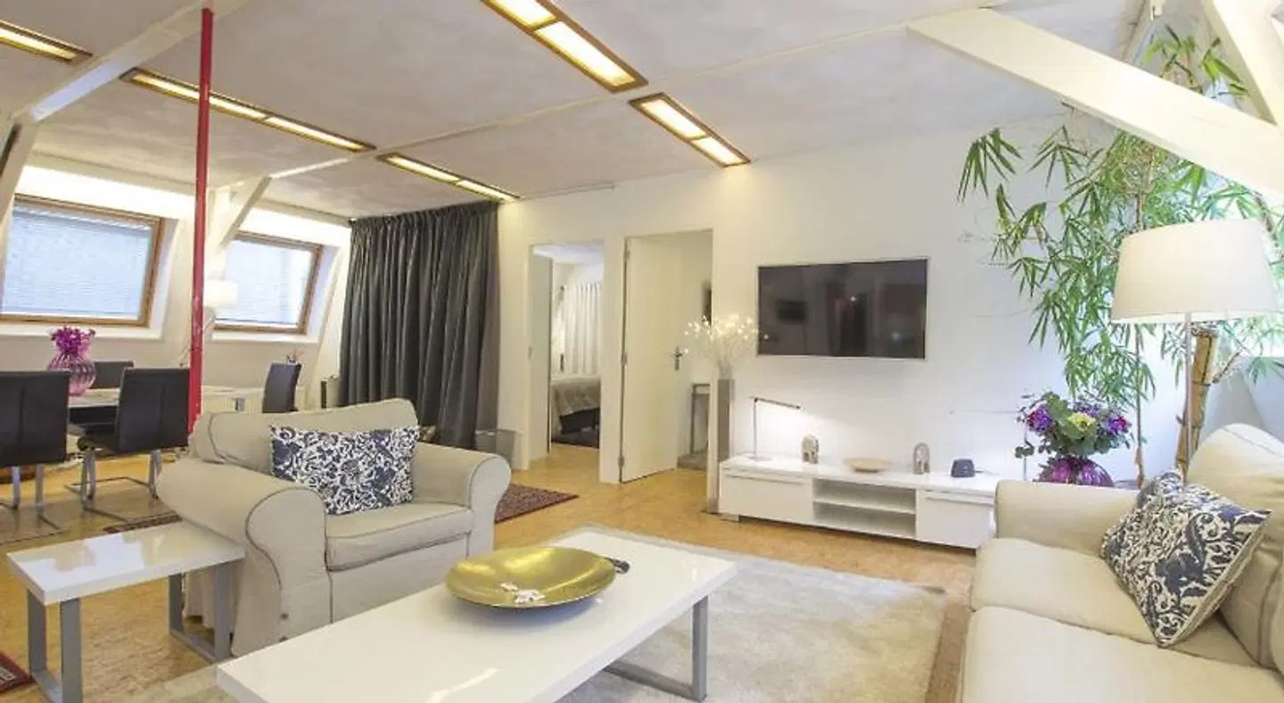 Wladimir Studios LOUNGE_LOBBY