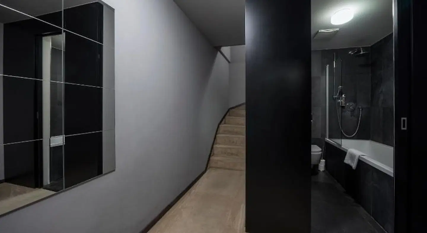 NOIR ROOM_EXAMPLE