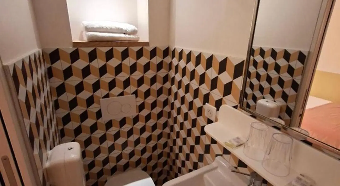 Caulaincourt Montmartre by Hiphophostels Konferenz