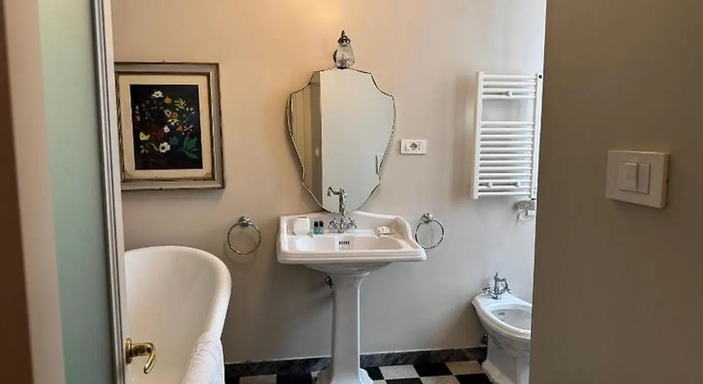 Santa Monica Luxury Rooms Badezimmer