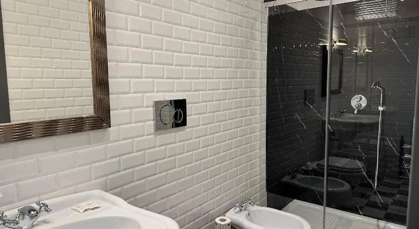Santa Monica Luxury Rooms Badezimmer