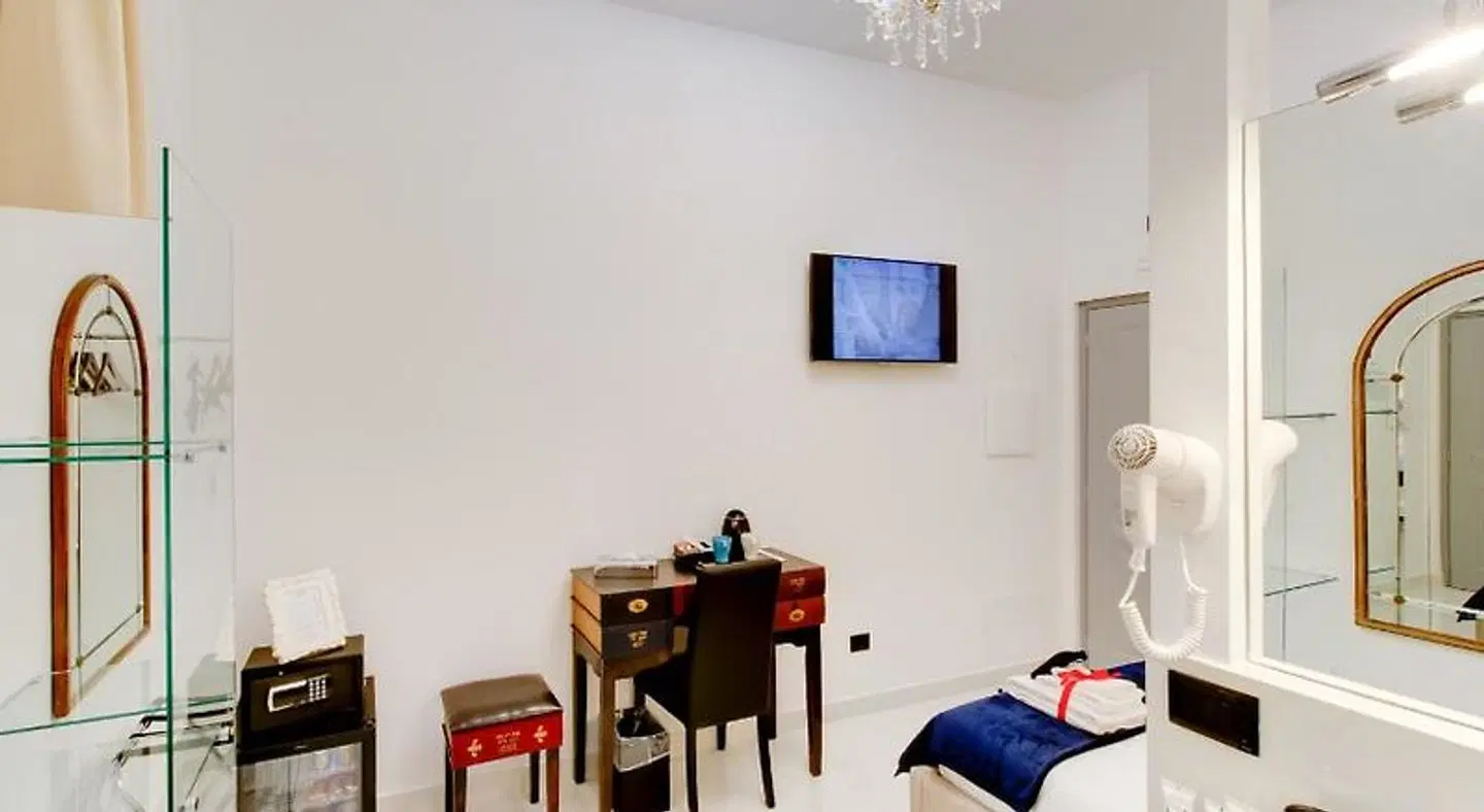 Queen Palace Suites ROOM_EXAMPLE