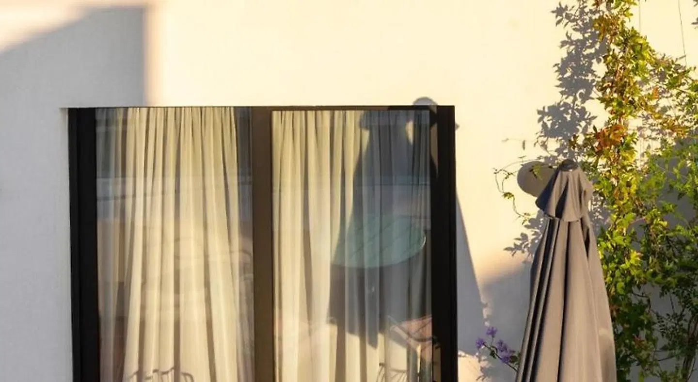 L'Avventura Athens MODEL_IMPRESSION