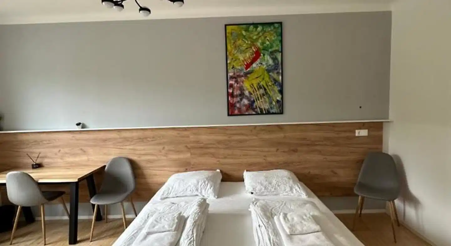 Lion's Rooms n Apartments Wellness