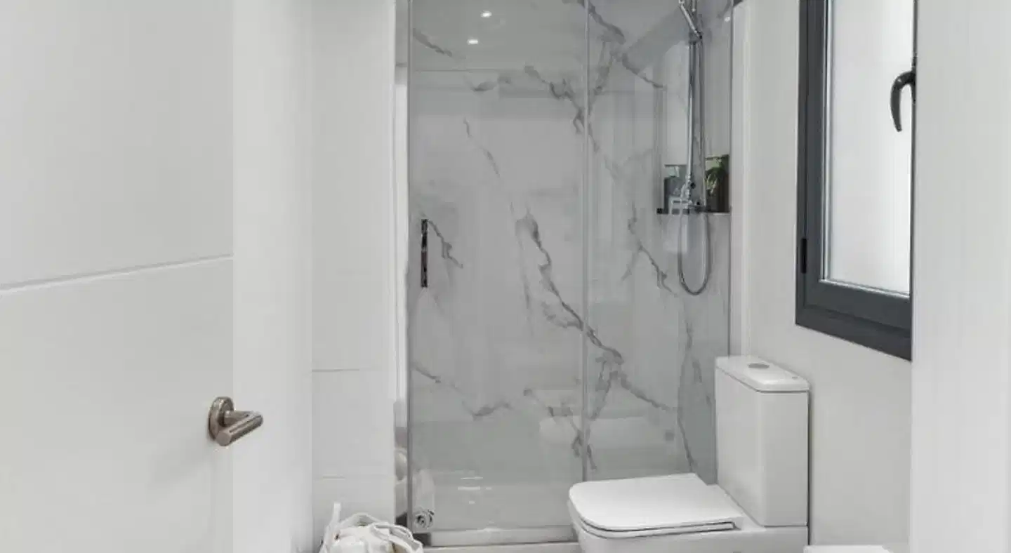 limehome Madrid Calle de la Paloma Badezimmer