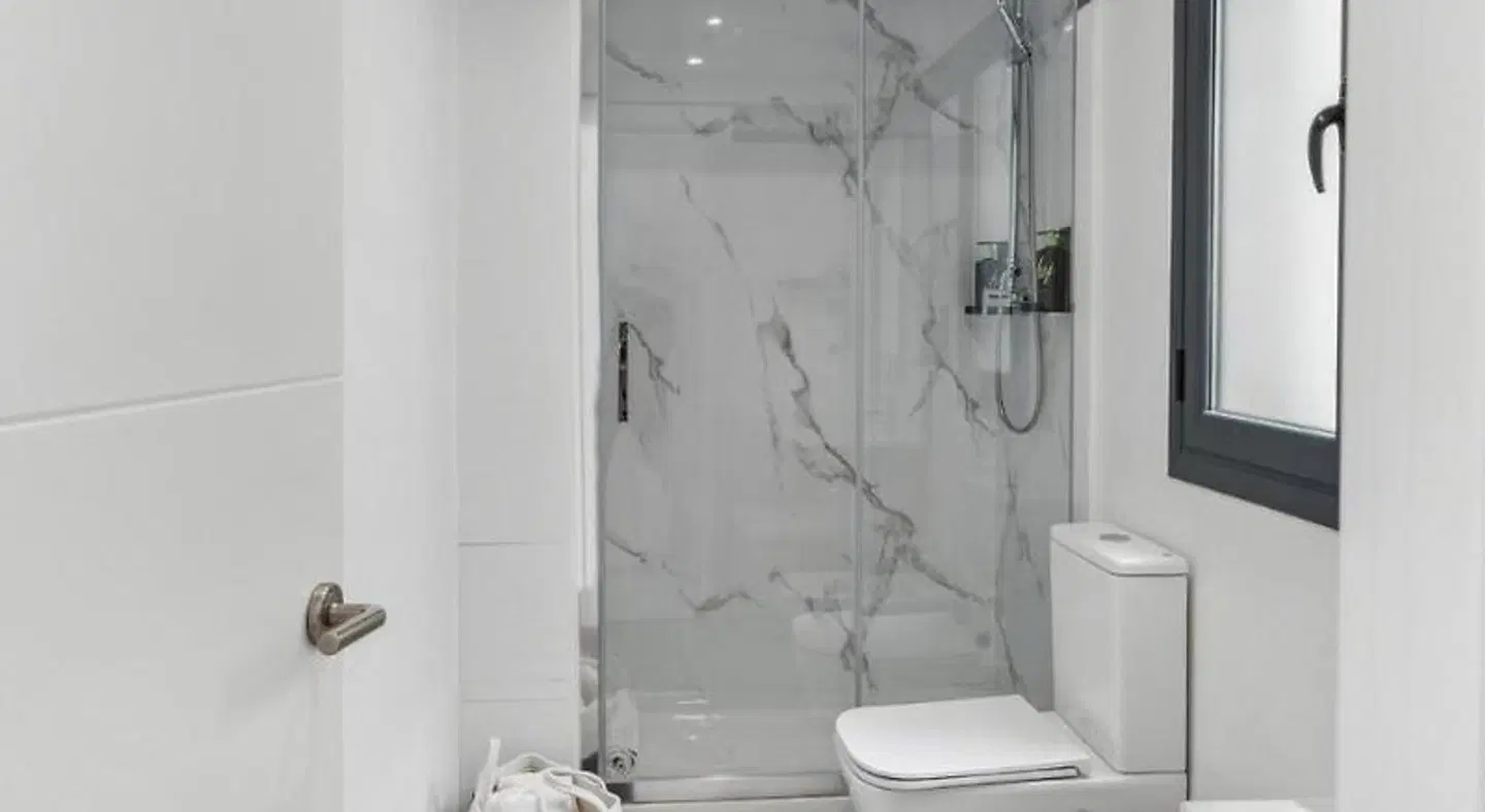 limehome Madrid Calle de la Paloma Badezimmer