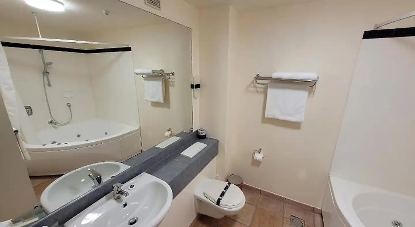 City of Sails Motel Badezimmer