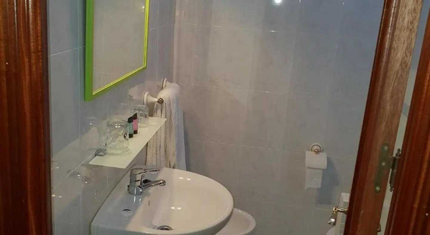 Hostal Angelines Badezimmer