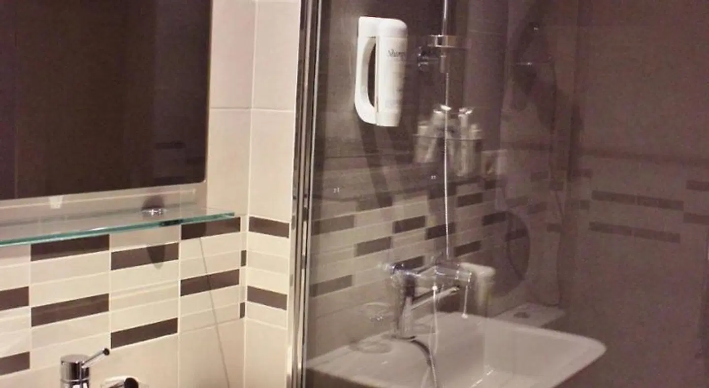 Hostal 4C Cuatro Caminos Badezimmer
