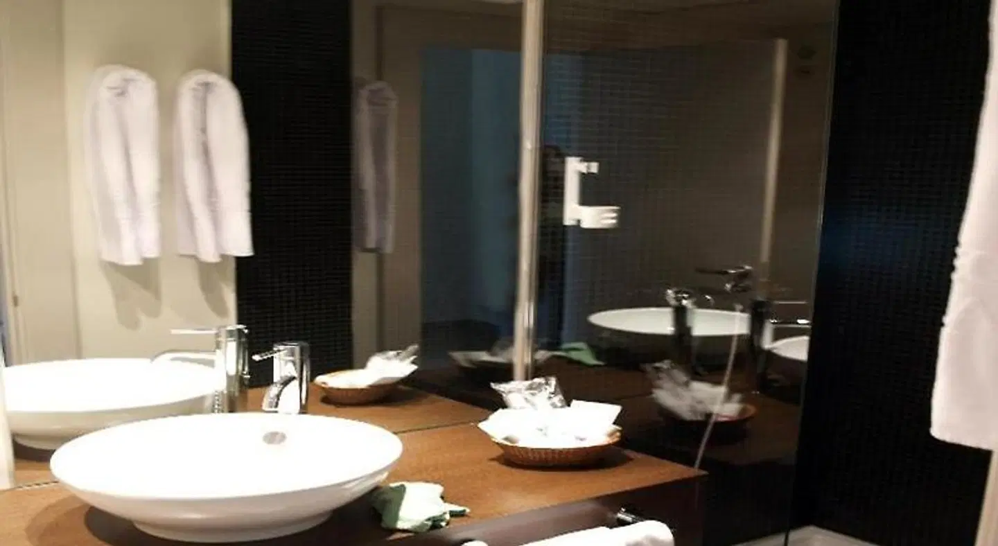 Eco Alcalá Suites Badezimmer