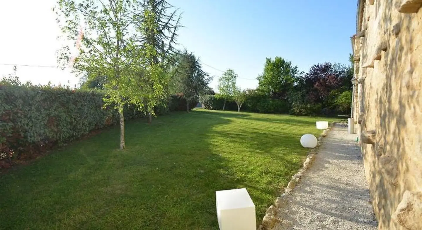 Aux 4 Cornes Garten