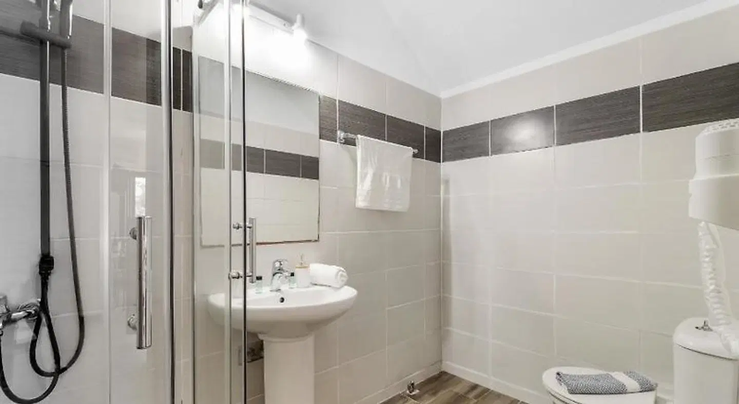 Dionysia Rooms Badezimmer