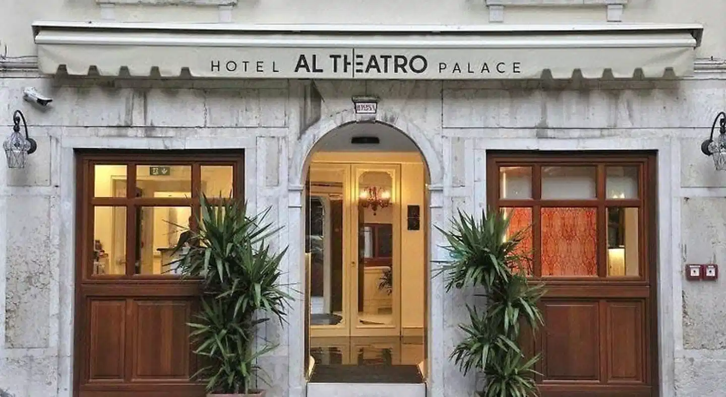 Al Theatro Palace Aussenansicht