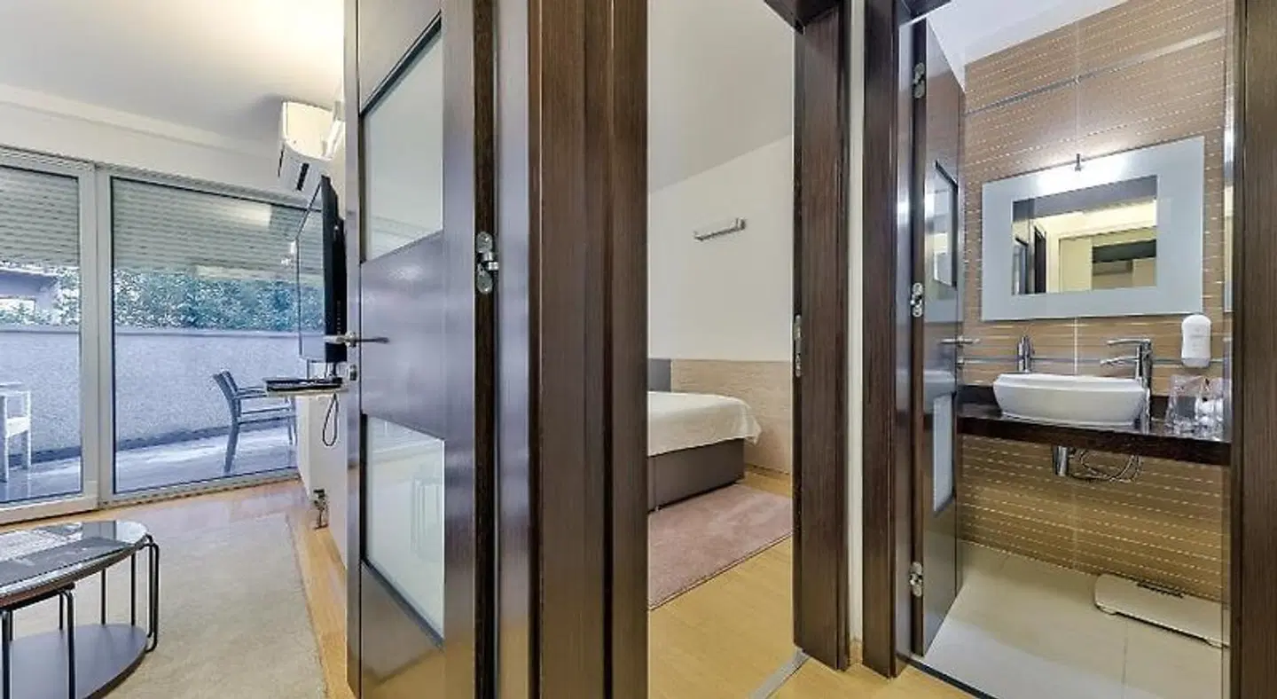 Meridien Luxury Apartments Badezimmer