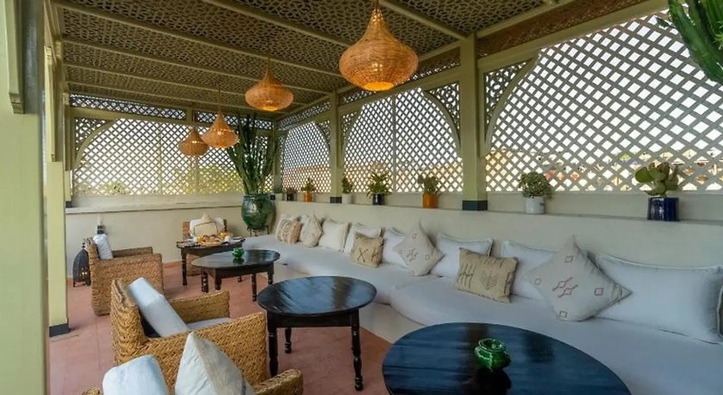 Riad Adika Bar