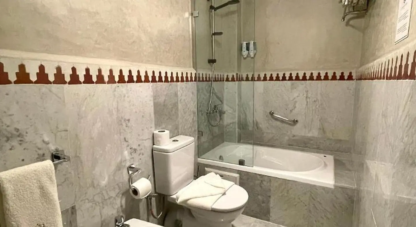 Le Grand Alcazar Badezimmer