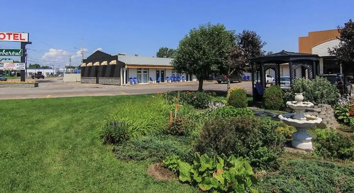 Motel Roberval EXTERIOR