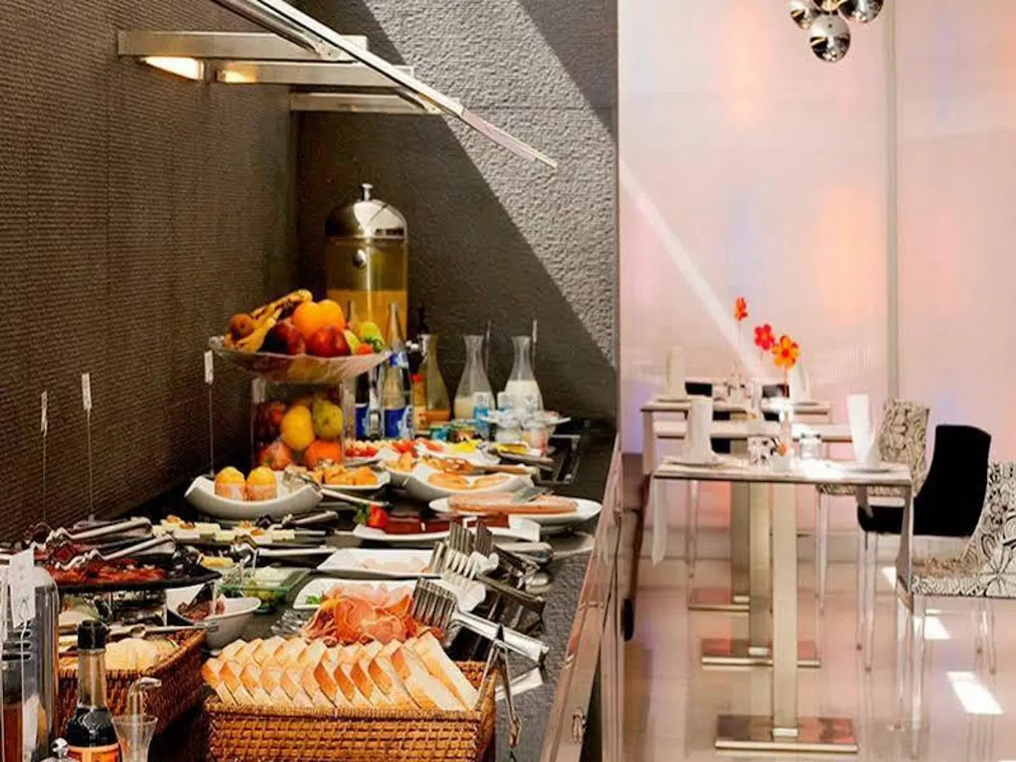 Ikonik Anglí Restaurant